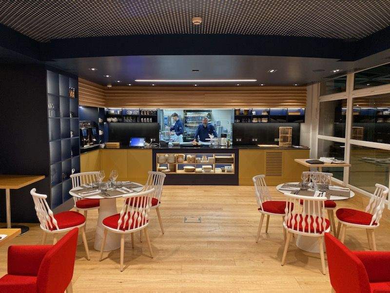 Notre restaurant Chez Claude "Braise & Rôtisserie" vous accueille